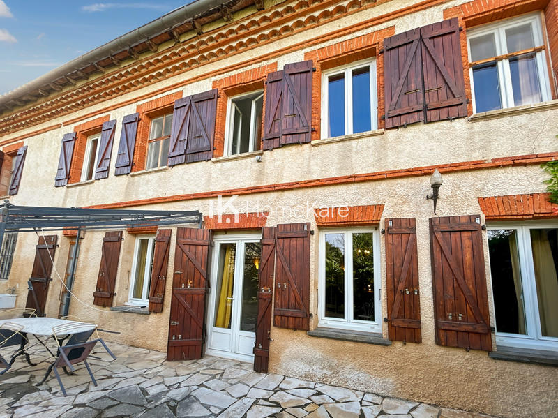 Maison - 330 m² - 8 pièces