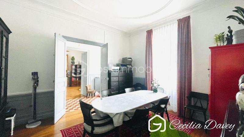 Propriété - 274 m² - 10 pièces