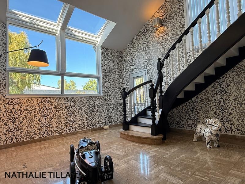 Maison - 284 m² - 9 pièces