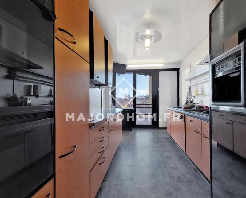 Appartement - 152 m² - 6 pièces