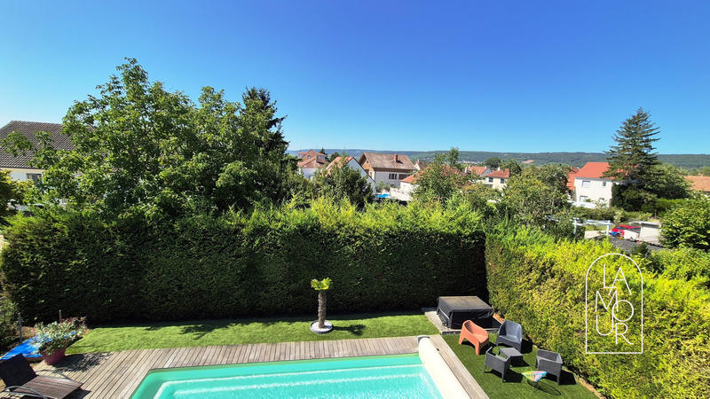 Maison traditionnelle - 193 m² - 9 pièces