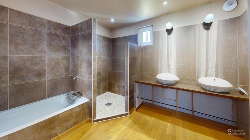 Maison - 160 m² - 8 pièces