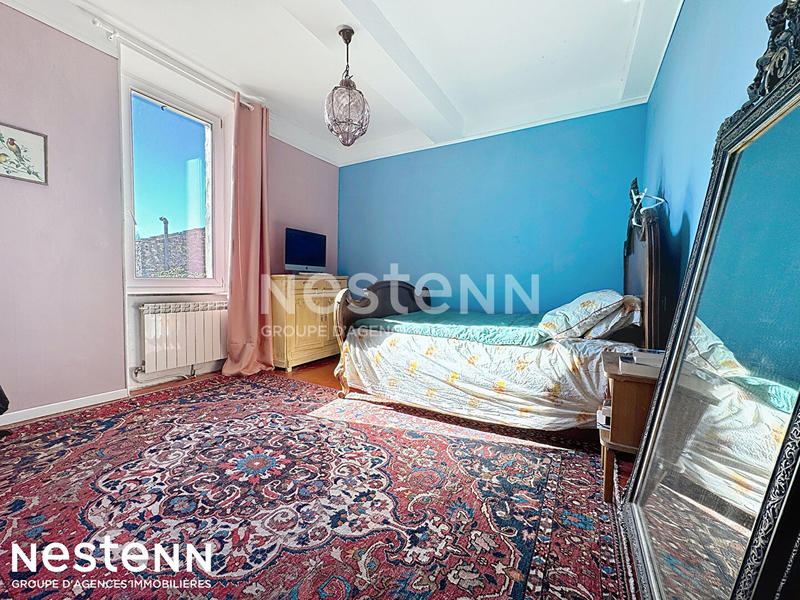 Maison - 242 m² - 8 pièces