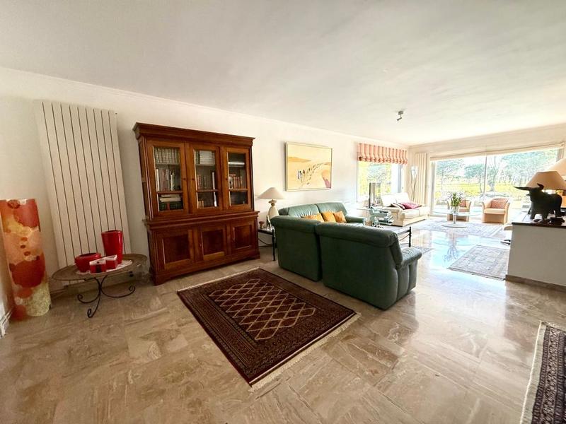 Maison - 225 m² - 6 pièces