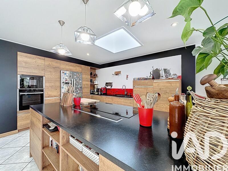 Maison - 230 m² - 7 pièces