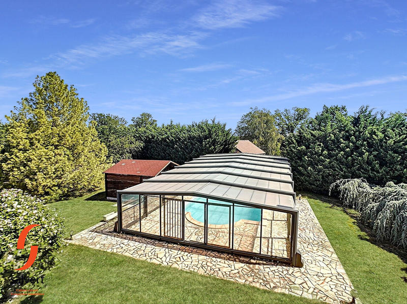 Maison - 235 m² - 7 pièces