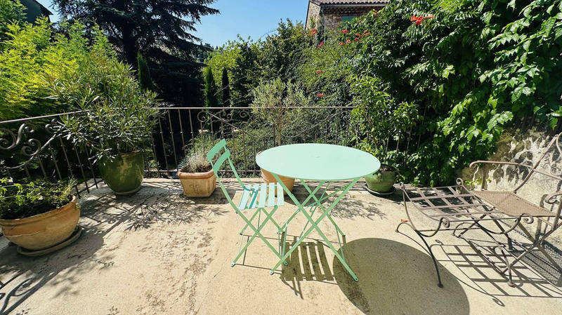 Maison - 300 m² - 9 pièces