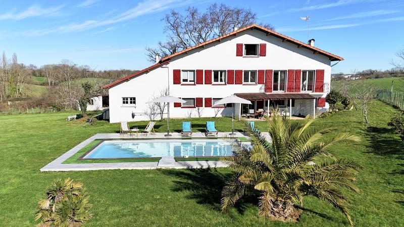 Demeure - 311 m² - 12 pièces