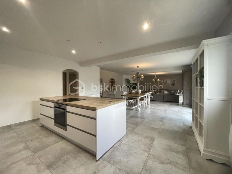 Maison - 222 m² - 7 pièces