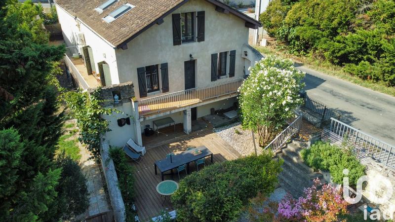 Maison - 157 m² - 9 pièces