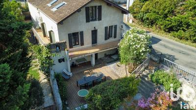 Maison - 157 m² - 9 pièces