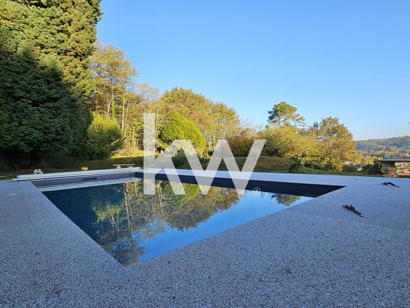 Maison - 257 m² - 6 pièces