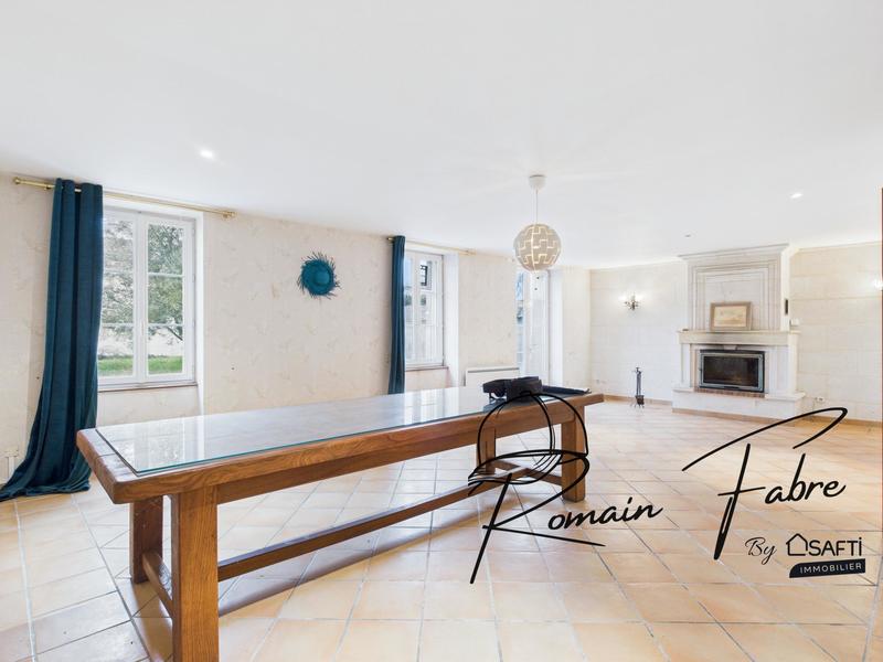 Maison - 275 m² - 9 pièces