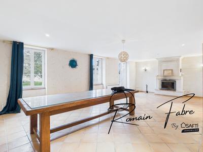 Maison - 275 m² - 9 pièces