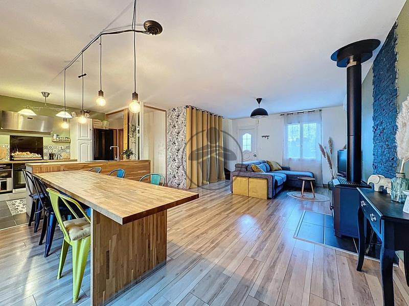 Maison - 90 m² - 5 pièces