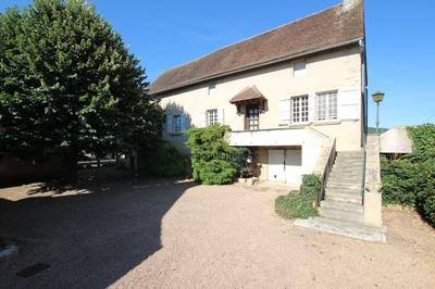 Propriété - 107 m² - 6 pièces