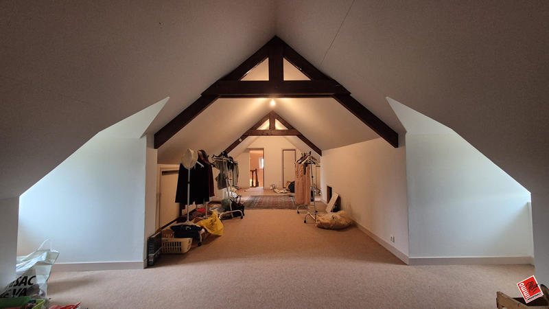 Maison traditionnelle - 188 m² - 10 pièces