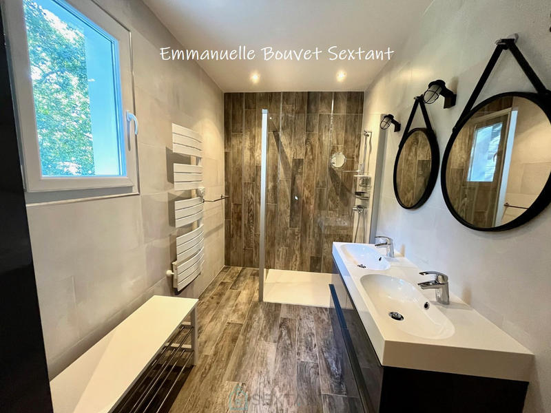 Maison - 233 m² - 9 pièces