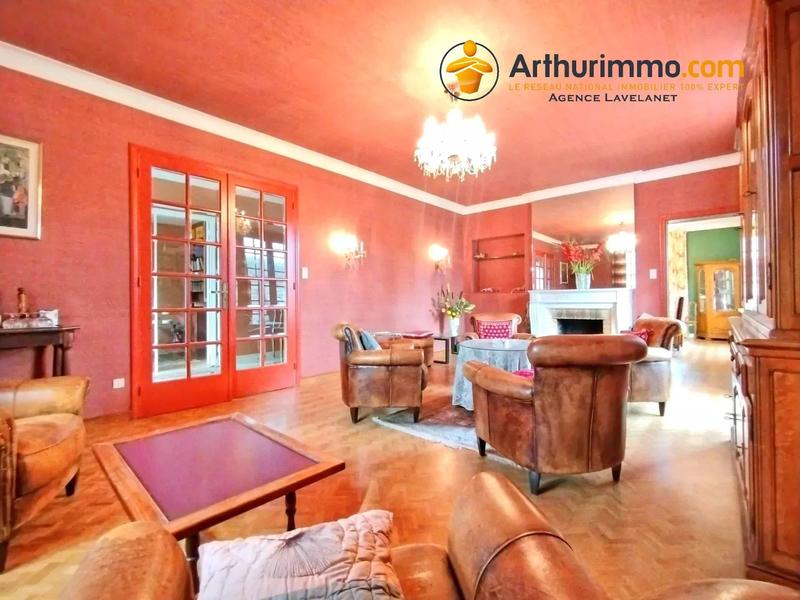 Maison - 275 m² - 10 pièces