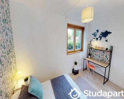 Chambre - 100 m² - 1 pièce