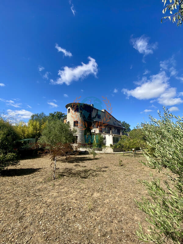 Maison - 420 m² - 17 pièces