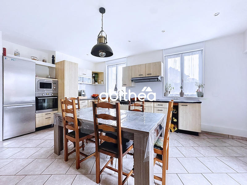 Maison - 198 m² - 8 pièces