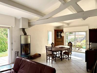 Maison - 230 m² - 8 pièces