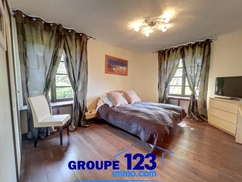 Maison - 373 m² - 8 pièces