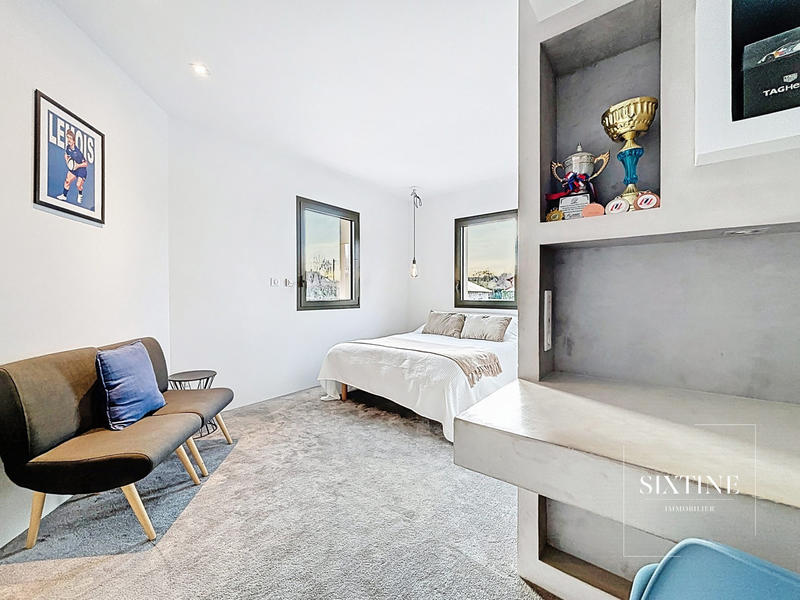 Maison - 261 m² - 7 pièces