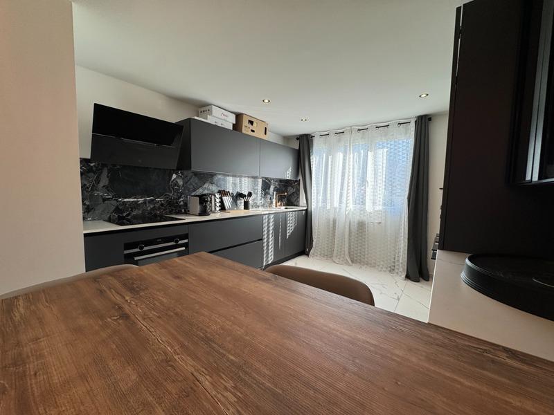 Appartement - 76 m² - 4 pièces