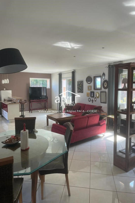 Maison - 136 m² - 5 pièces