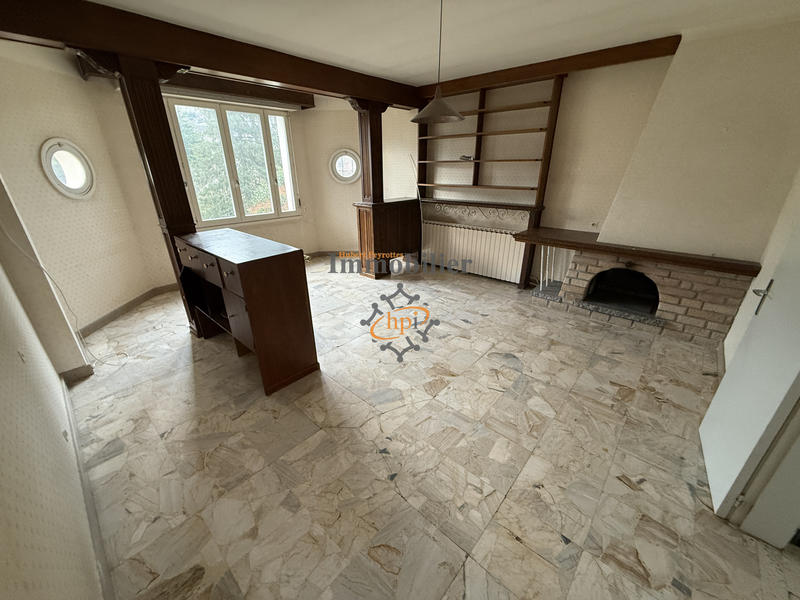 Maison - 230 m² - 8 pièces