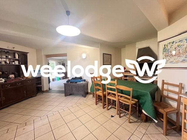 Maison - 320 m² - 12 pièces