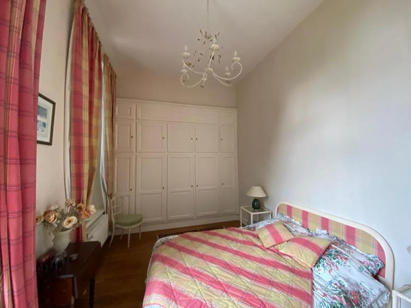 Maison - 266 m² - 8 pièces