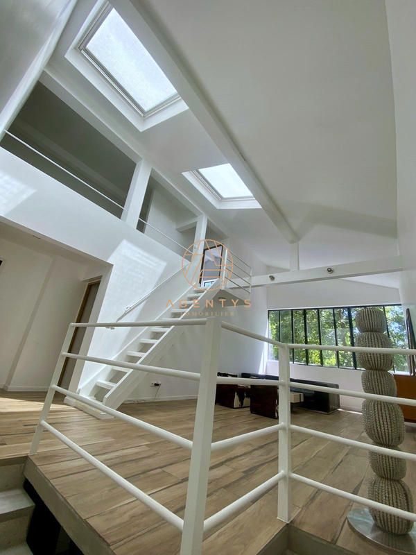 Appartement - 167 m² - 7 pièces