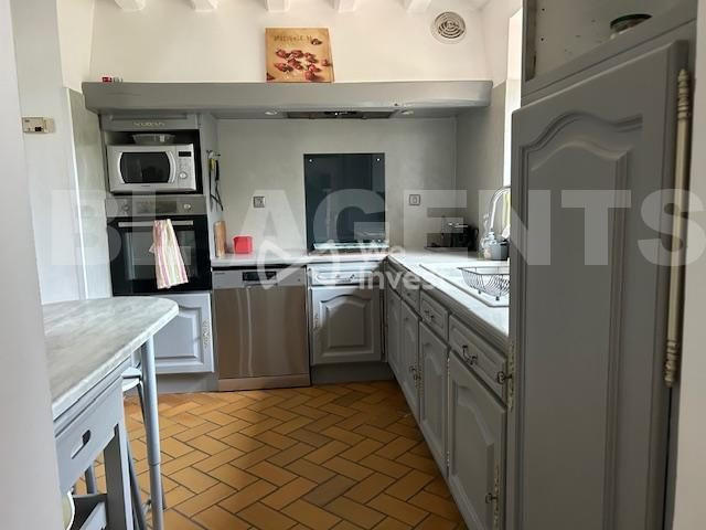 Maison - 240 m² - 11 pièces