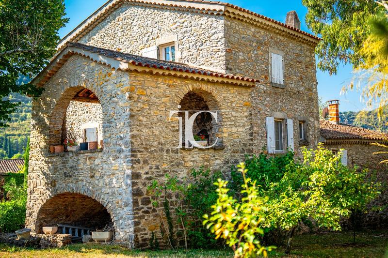 Maison - 198 m² - 7 pièces