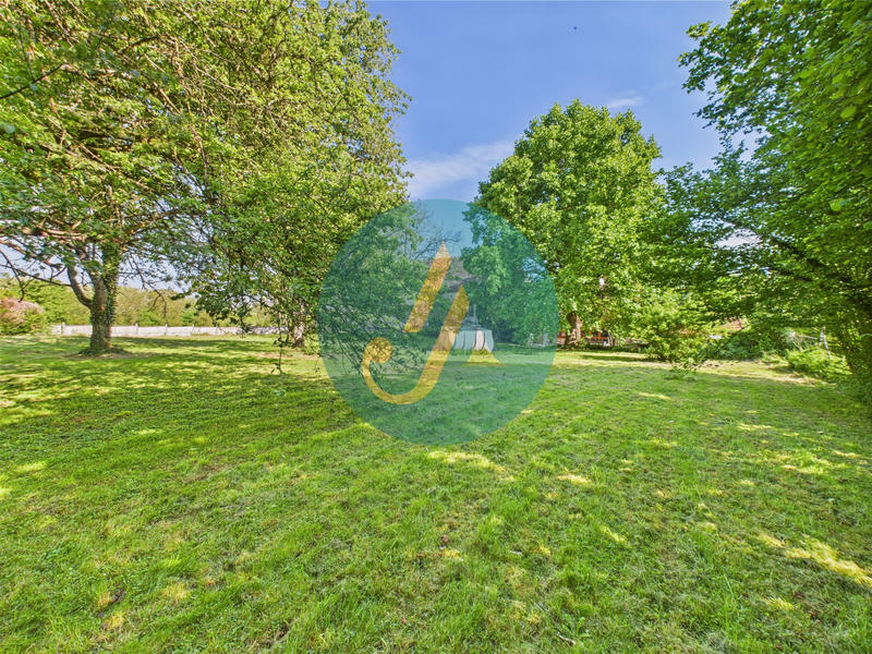 Maison - 201 m² - 7 pièces