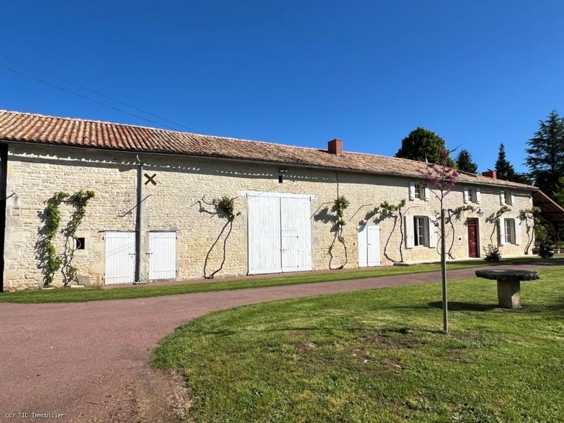 Longère - 293 m² - 8 pièces