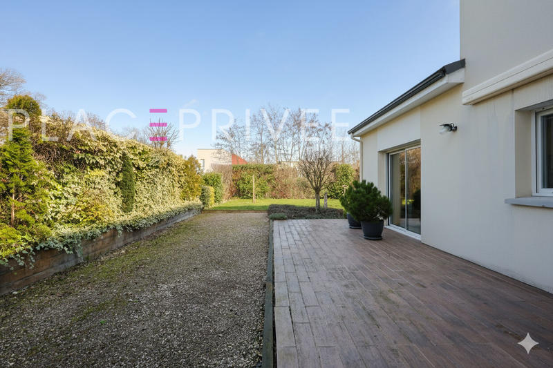 Maison - 225 m² - 7 pièces