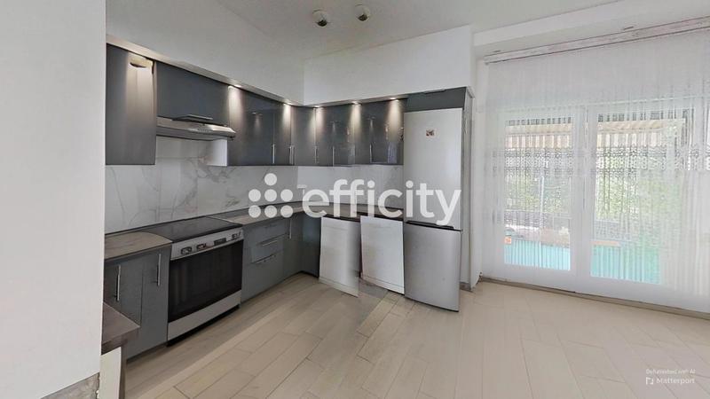 Maison - 210 m² - 14 pièces