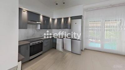 Maison - 210 m² - 14 pièces