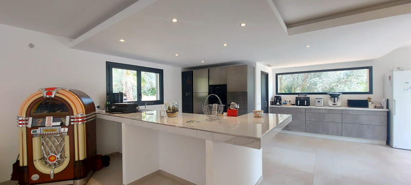 Villa - 250 m² - 6 pièces