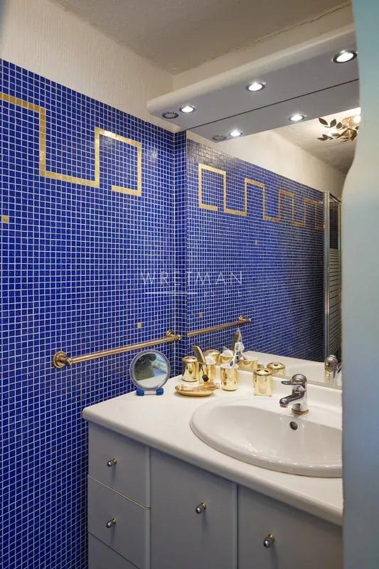 Maison - 232 m² - 9 pièces