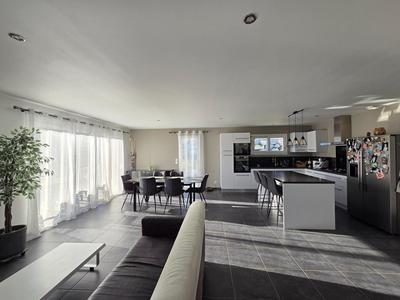 Maison - 106 m² - 4 pièces