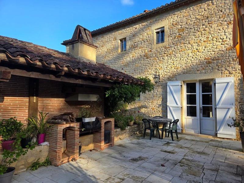 Maison en pierre - 169 m² - 7 pièces