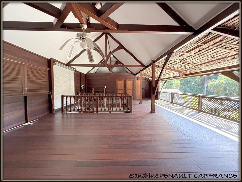 Maison de bois - 268 m² - 5 pièces