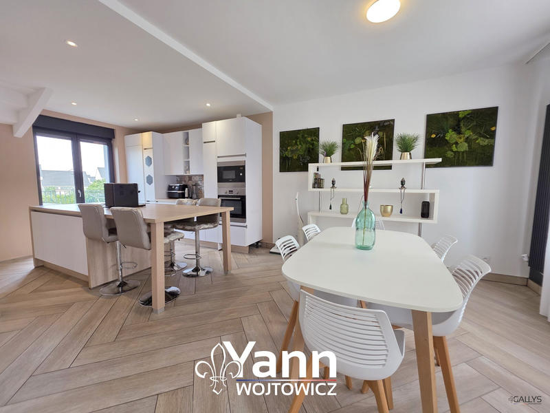 Maison - 98 m² - 5 pièces