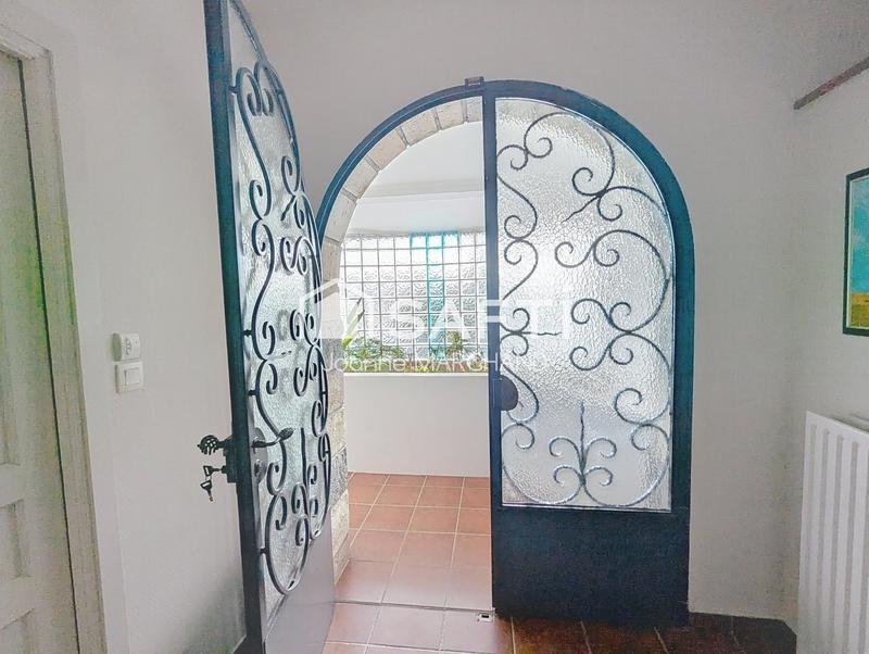 Maison - 230 m² - 7 pièces