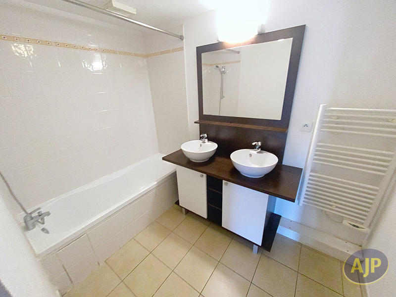 Appartement - 80 m² - 3 pièces